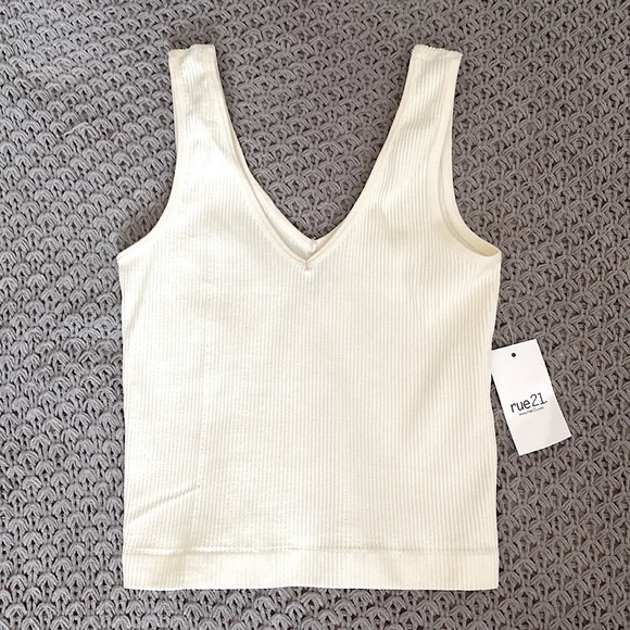 NWT • White Ribbed Seamless Tank Top 🤍 - Picture 4 of 9